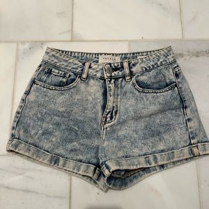 Pacsun light acid washed mom short